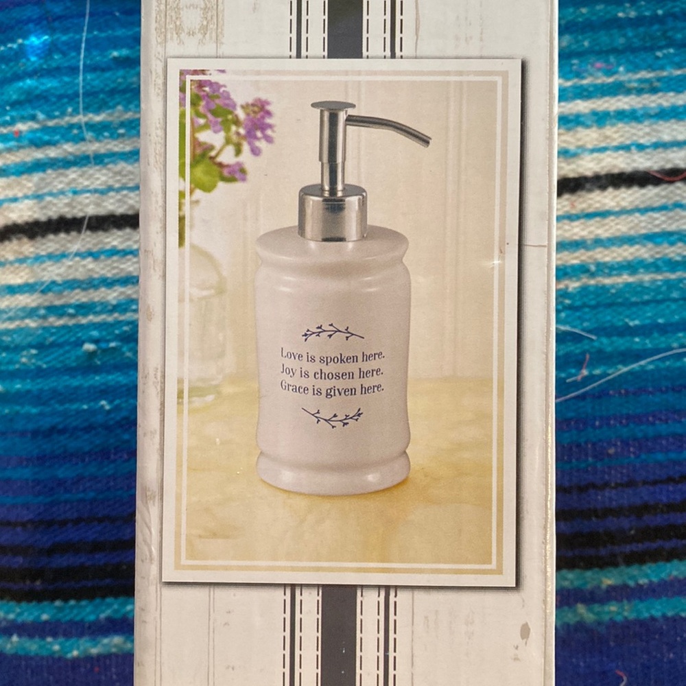 🌸 ceramic soap dispenser